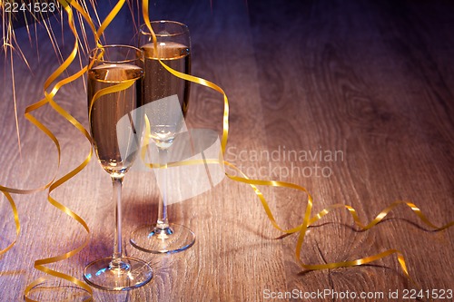 Image of Pair glasses of champagne