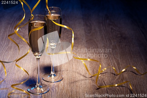 Image of Pair glasses of champagne