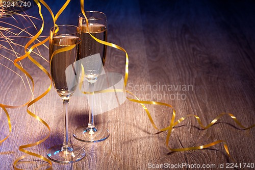 Image of Pair glasses of champagne