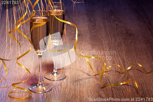Image of Pair glasses of champagne