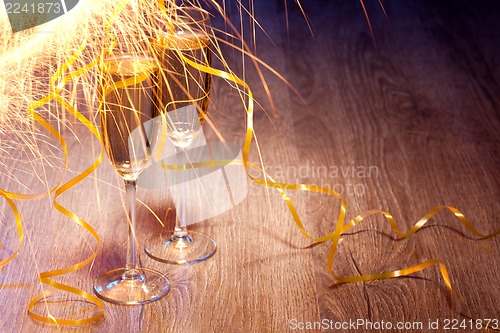 Image of Pair glasses of champagne
