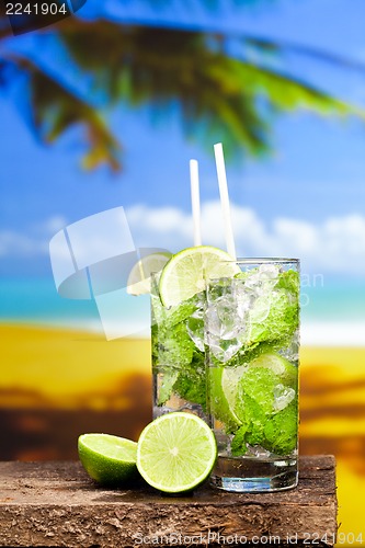 Image of two glasses of Mojito cocktail