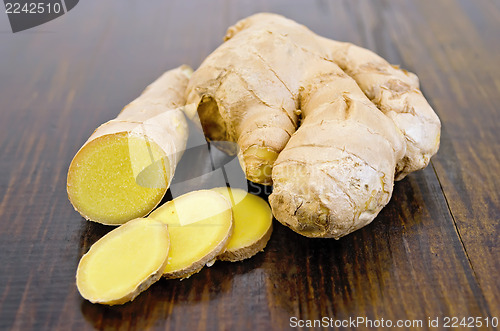 Image of Ginger root cut into the dark board