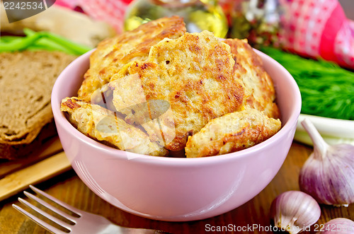 Image of Fritters chicken in a pink bowl on the board