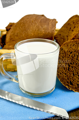 Image of Milk in a glass goblet with rye bread