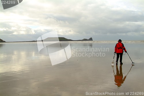 Image of searching at the ebb