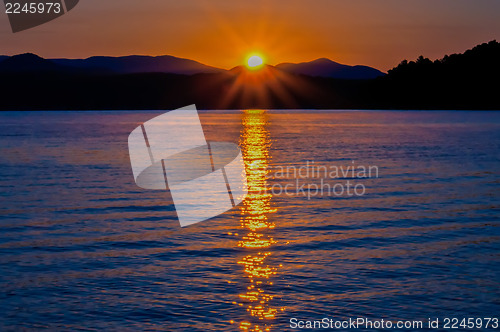 Image of Lake Jocassee sunrise