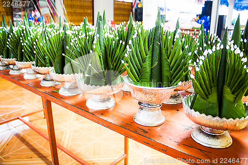 Image of Lot of banana leaf rice offerings in metal tray