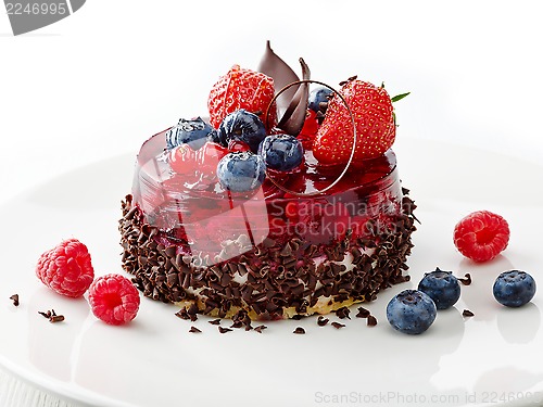 Image of cake with fresh berries and chocolate