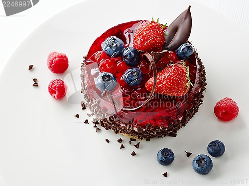Image of cake with fresh berries and chocolate