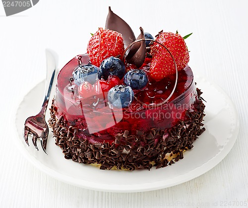 Image of cake with fresh berries and chocolate