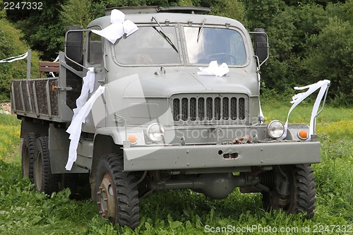 Image of old wedding car 