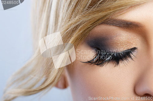 Image of Feather Makeup