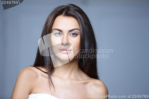 Image of Portrait of beautiful young woman 