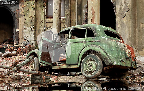 Image of car and ruins