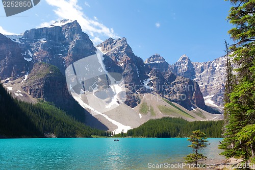 Image of boating at moraine lake