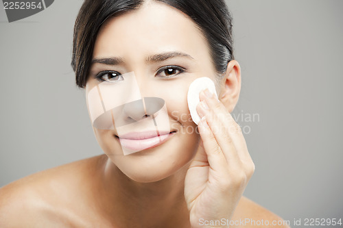 Image of Cleaning the face