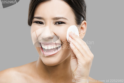 Image of Cleaning the face