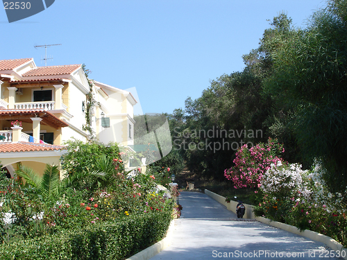 Image of Hotel and driveway