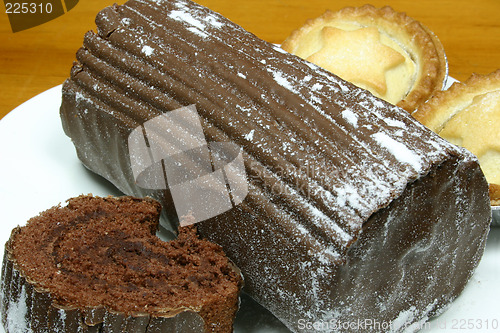 Image of yulelog and fruit pies