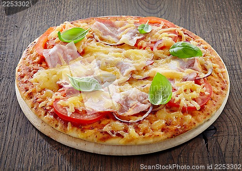 Image of Pizza with bacon and tomato