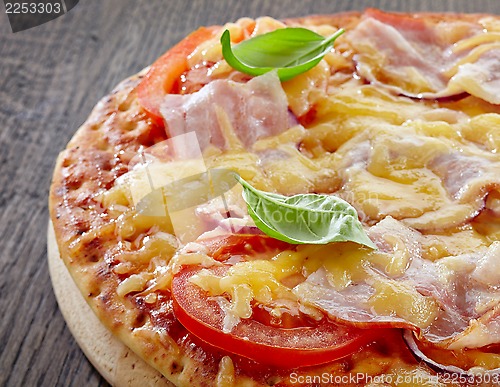 Image of Pizza with bacon and tomato