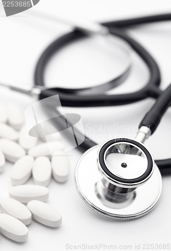 Image of Stethoscope and pills 