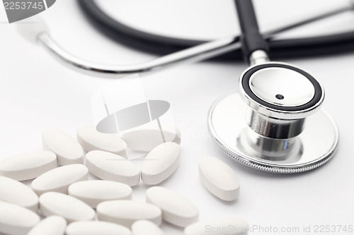 Image of Stethoscope and pills 