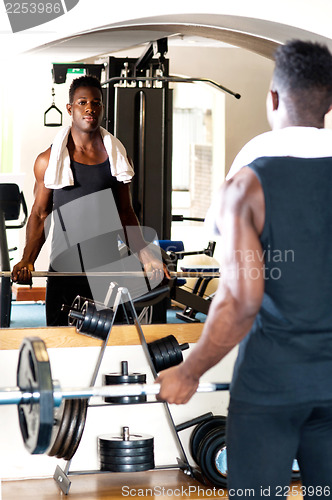 Image of Young bodybuilder lifting the barbell