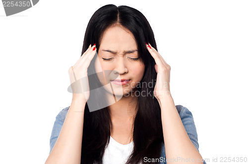 Image of Young girl having headache