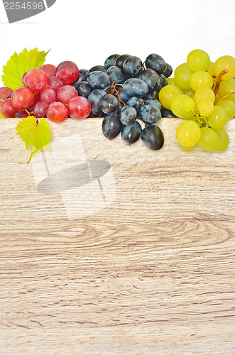 Image of types of grapes on wood