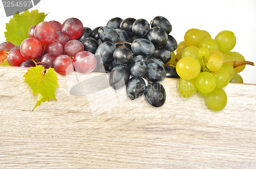 Image of types of grapes on wood
