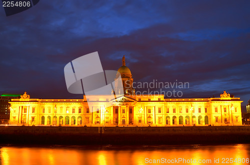 Image of Custom House on the river Liffey in Dublin city at night. 