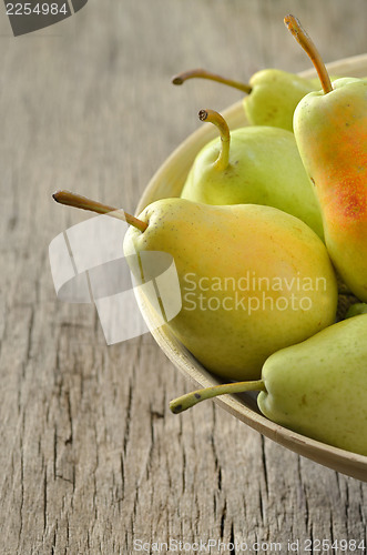 Image of Fresh pears in bowl 