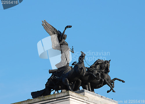 Image of Angel of Peace sculpture on top of Wellington Arch in London