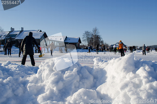 Image of pile snow people skate play eisstock active 