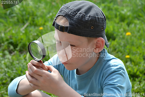 Image of the teenager with a magnifying glass