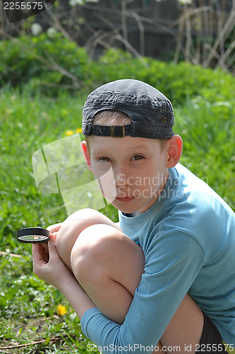 Image of the teenager with a magnifying glass