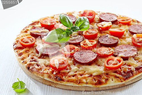 Image of Salami and tomato pizza