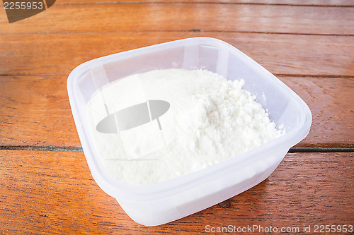 Image of Bakery mix flour measured in plastic box 