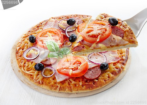 Image of Pizza with salami, bacon, tomato and black olives