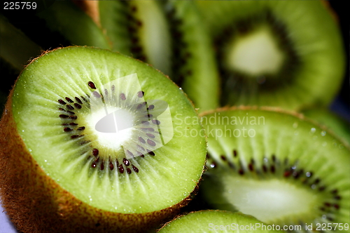 Image of kiwi slices