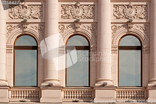 Image of Windows with columns.