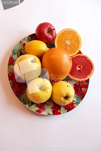 Image of plate with orange grapefruit and apples