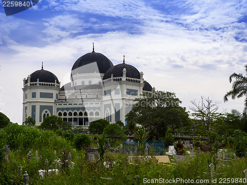 Image of Medan's Great Mosque at Day.