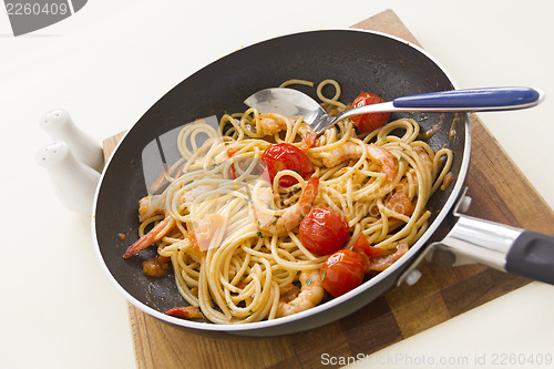 Image of Shrimps And Spaghetti In Pan