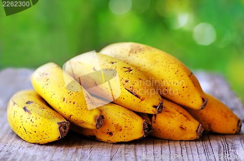 Image of Yellow bananas on table