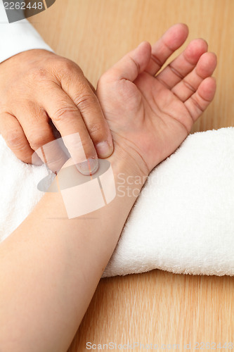 Image of Chinese doctor diagnose pulse of patient