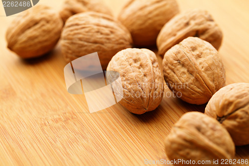 Image of Walnut with shell 