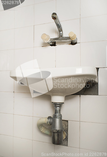 Image of Sink and pipes